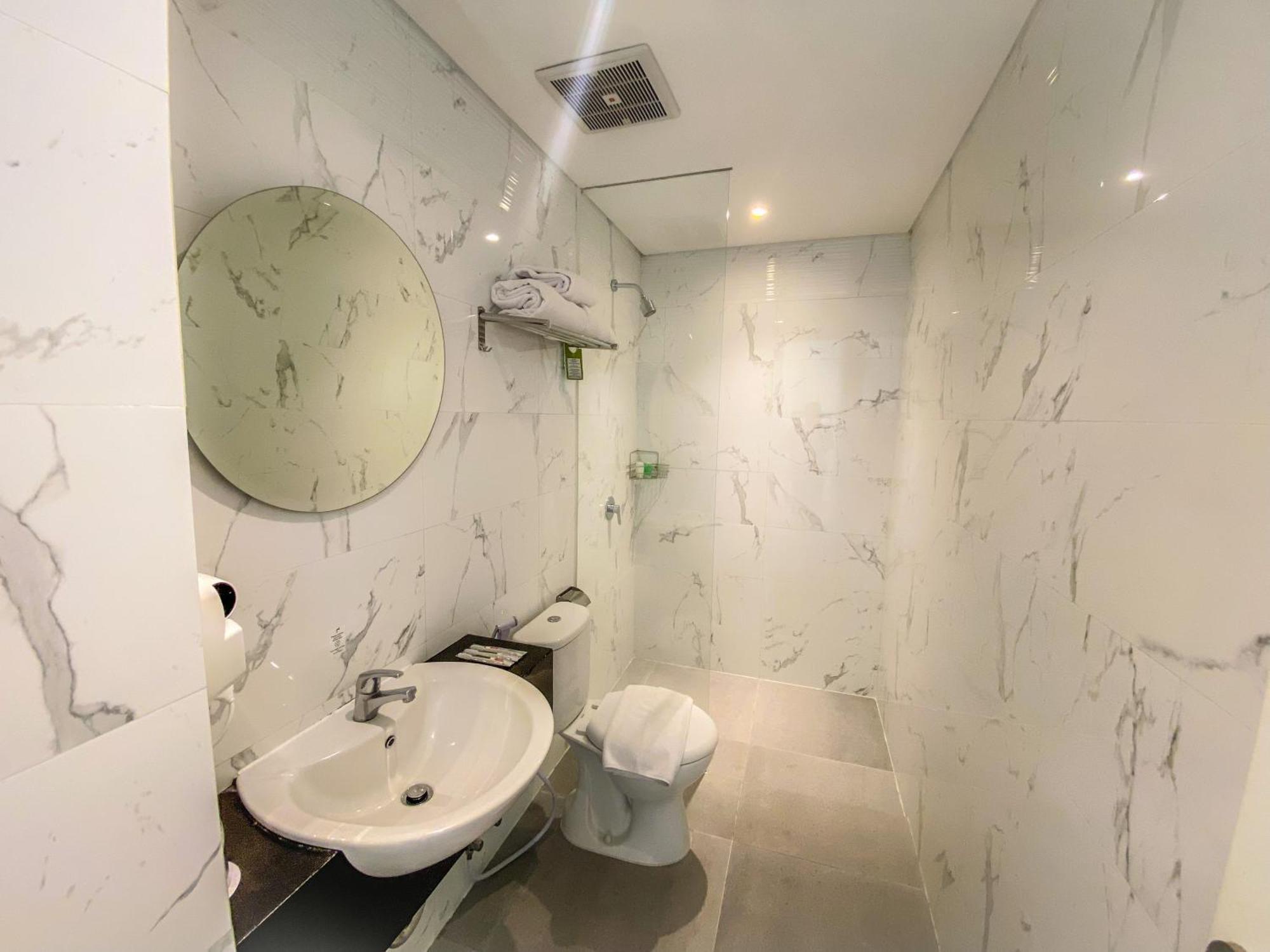 Facade Hotel By Azana Tawangmangu Exterior photo